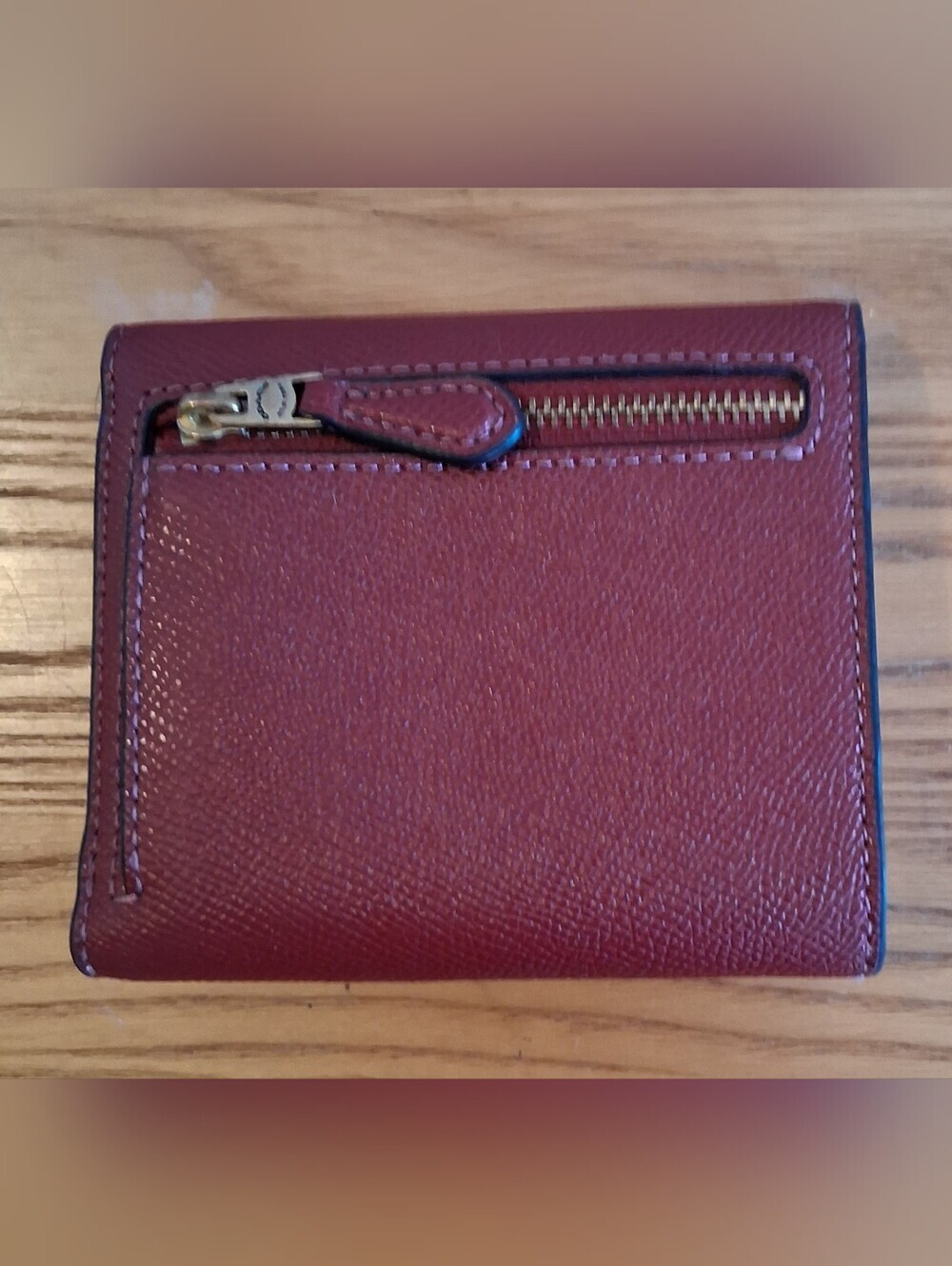 EUC Coach Wyn Burgundy Saffiano Leather Casual Everyday Trifold Billfold Wallet - Picture 2 of 13
